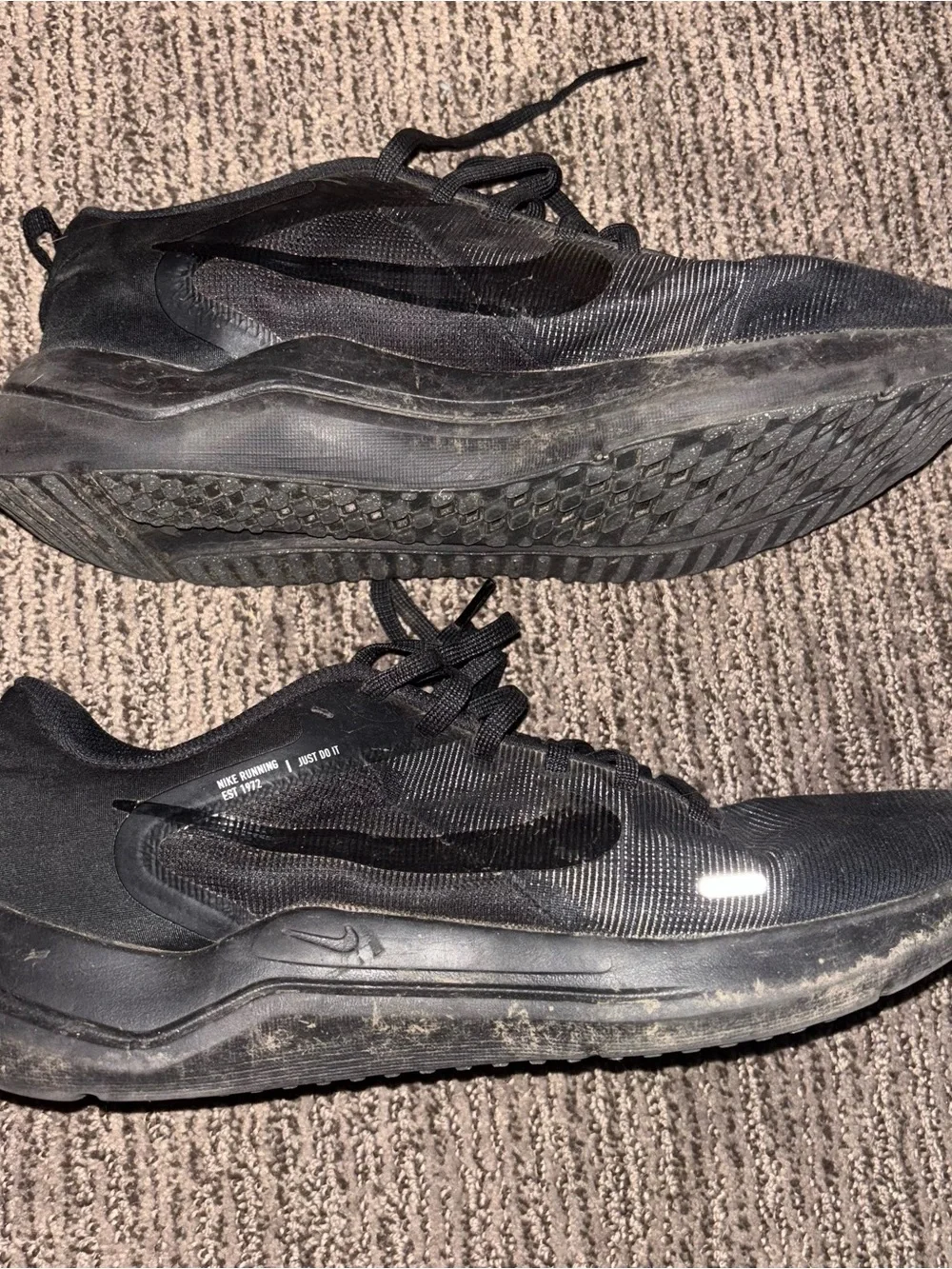 Nike Black Men's Lightweight Downshifter 12 Sneakers